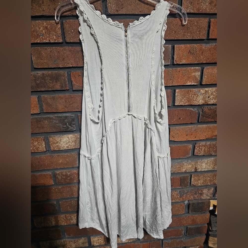 Pol white zip back top